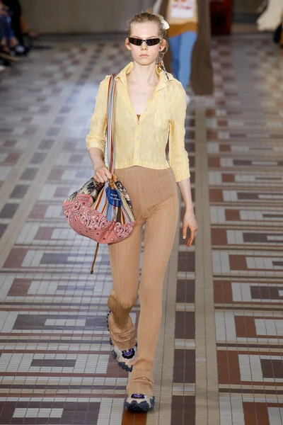 Look 27